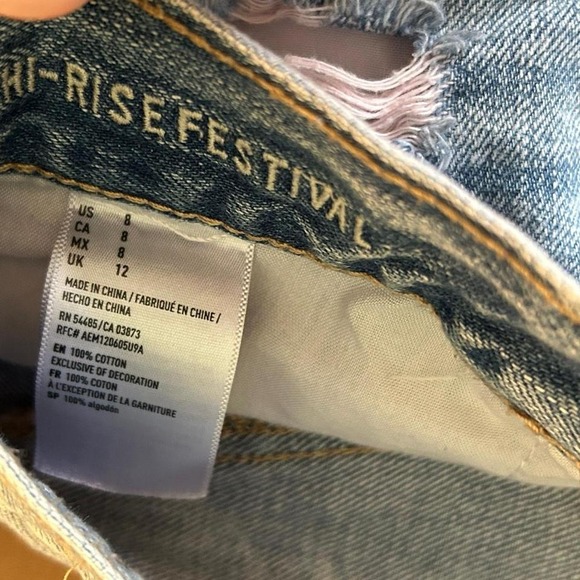 Distressed American Eagle denim shorts with pink frayed hem - Picture 3 of 6